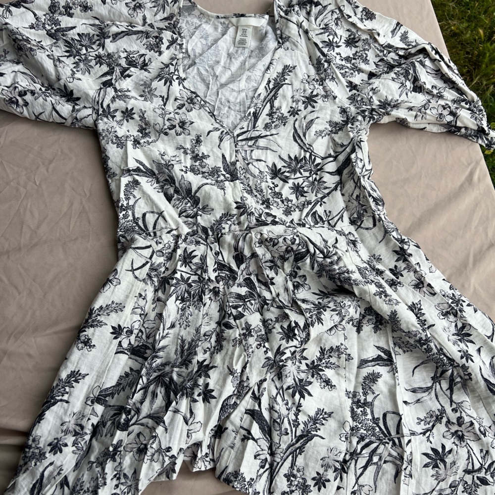 H&M Monochrome Floral Top